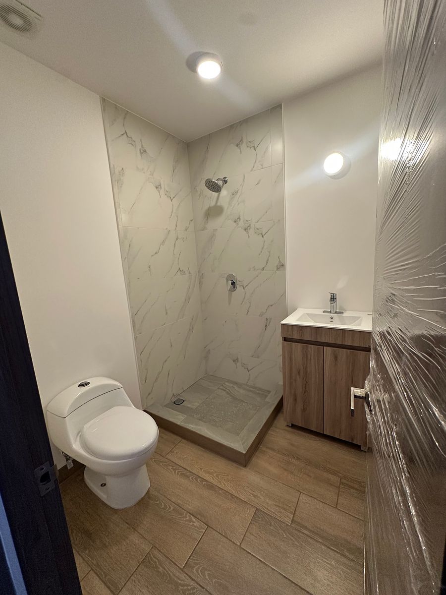 8 de 22: Baño, recámara secundaria y visitas