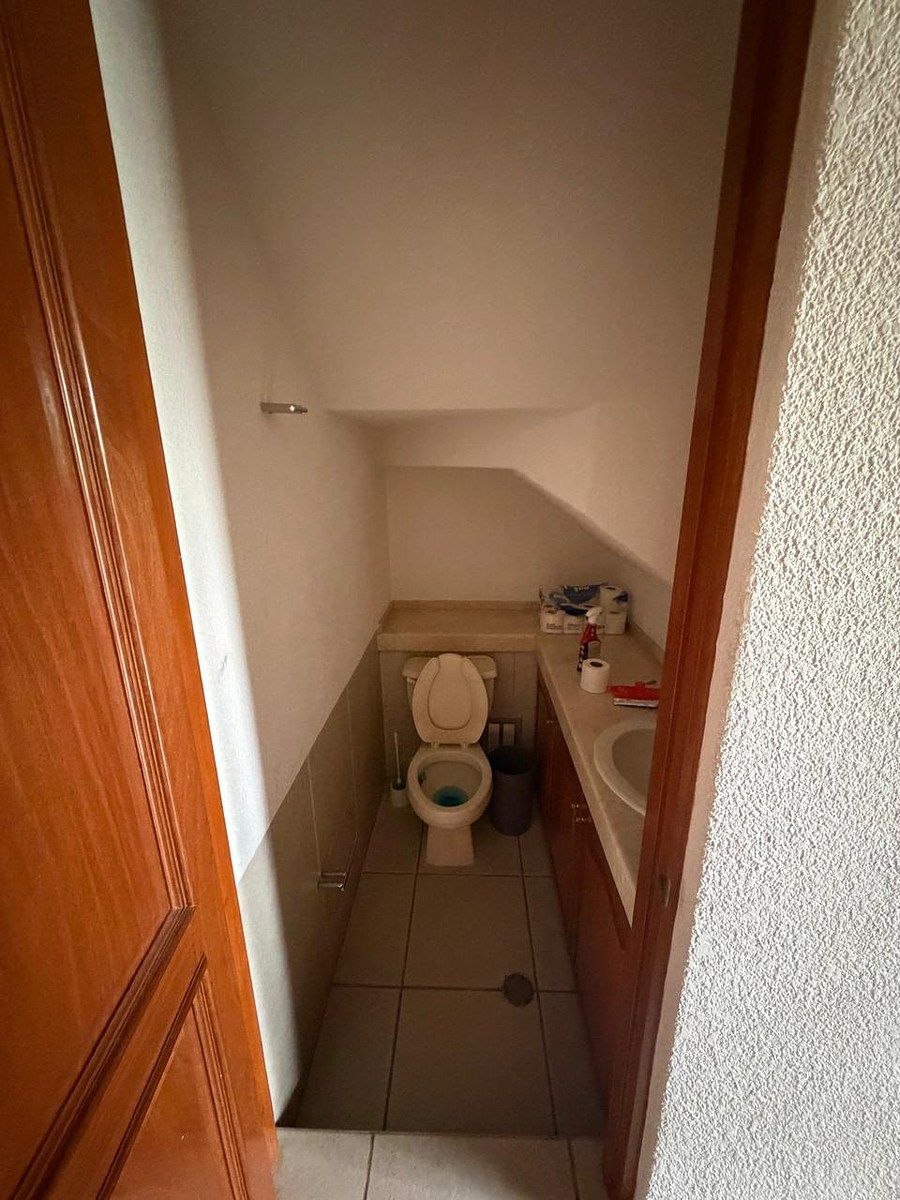 21 of 29: Medio Baño