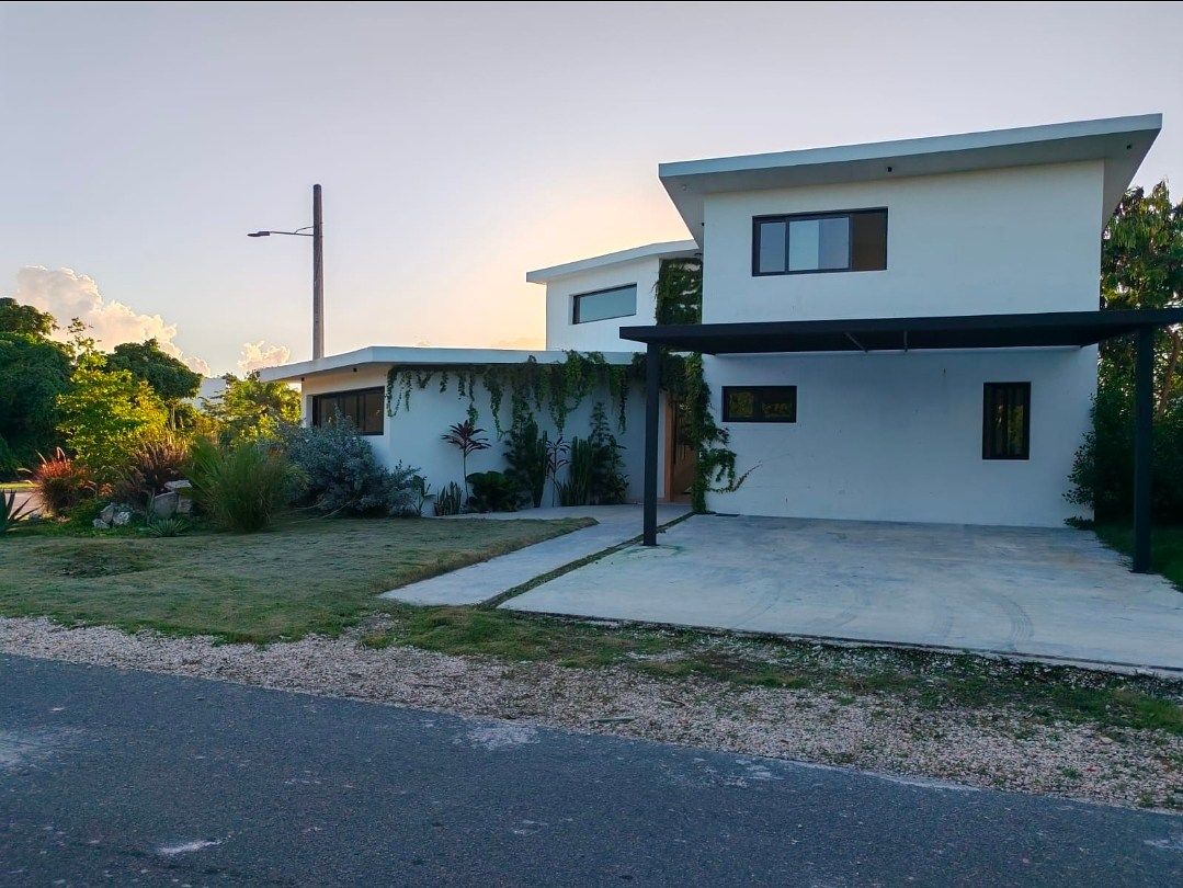 Venta de villa en Punta Cana Village, foto 1 de 16