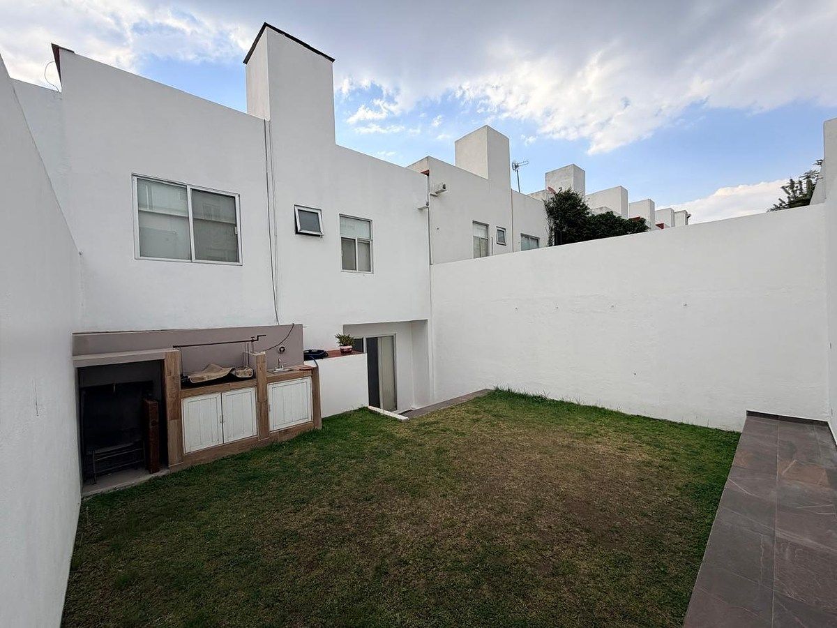 Venta casa en Bélgica con excedente de terreno en Residencial Lago Esmeralda - foto 1