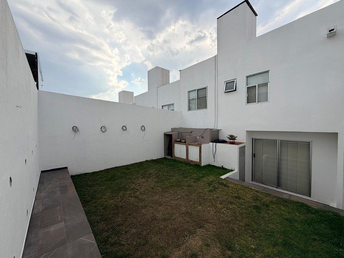 Venta casa en Bélgica con excedente de terreno en Residencial Lago Esmeralda - foto 3