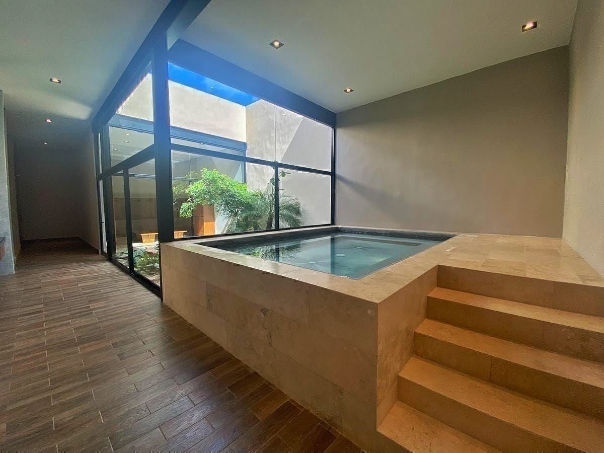 15 of 23: Jacuzzi