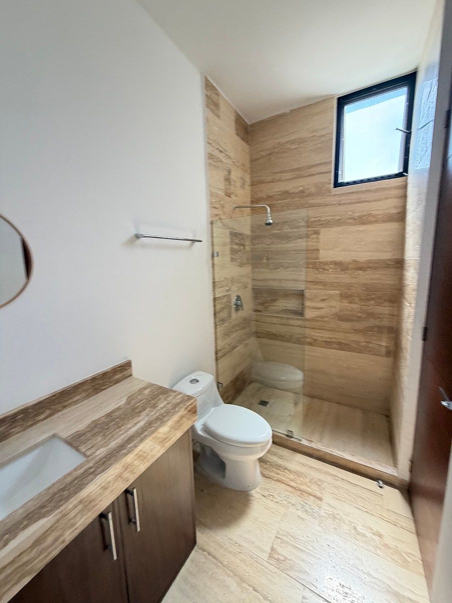 26 de 28: Baño completo de recamara
