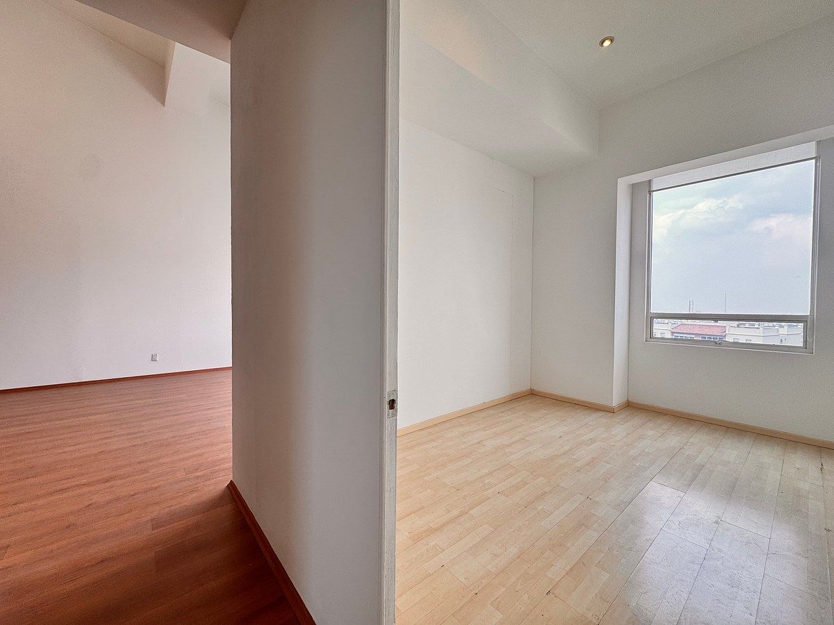 13 de 25: Der. recámara 2. Izq. la sala comedor