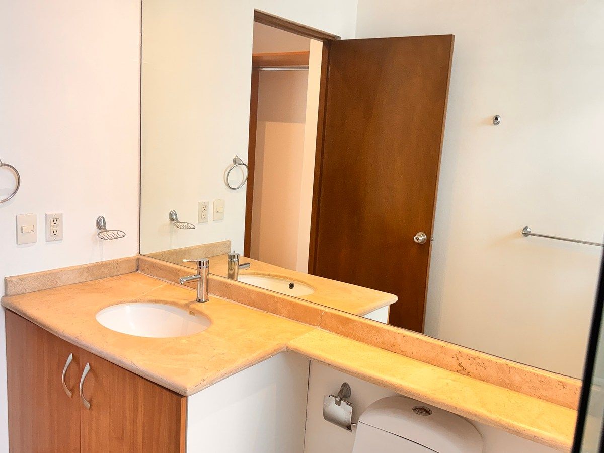 24 de 25: Recámara principal. Baño