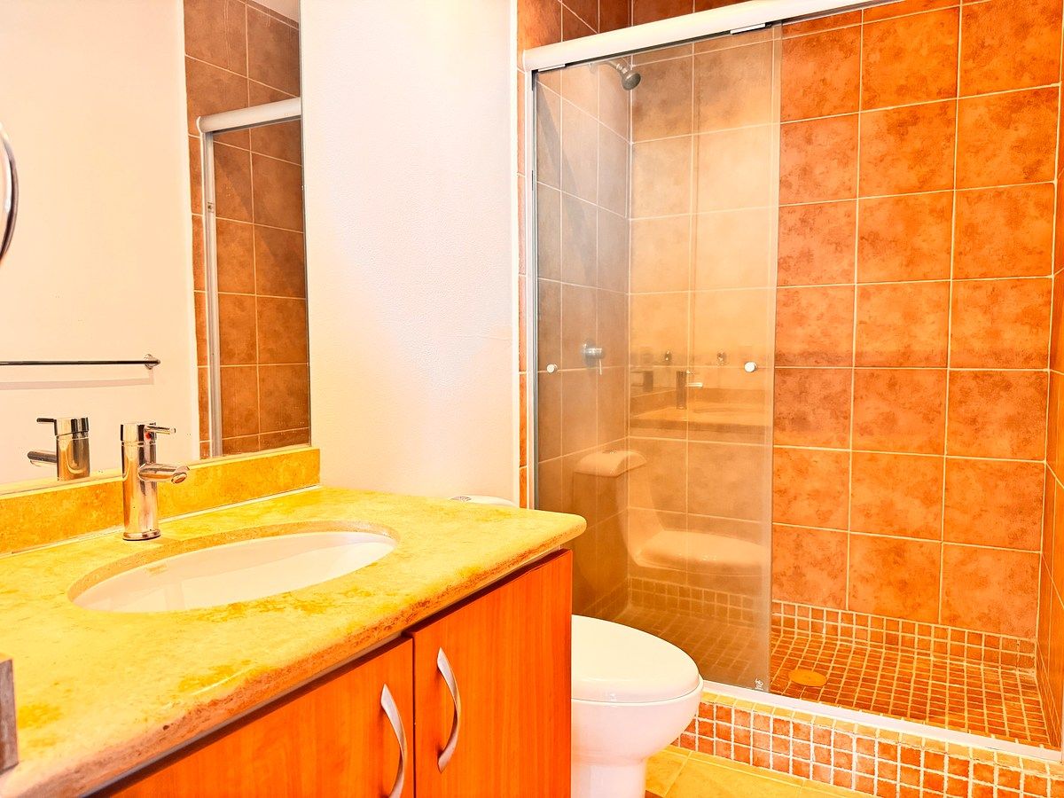 12 de 25: Baño que comparten las recámaras 2 y 3