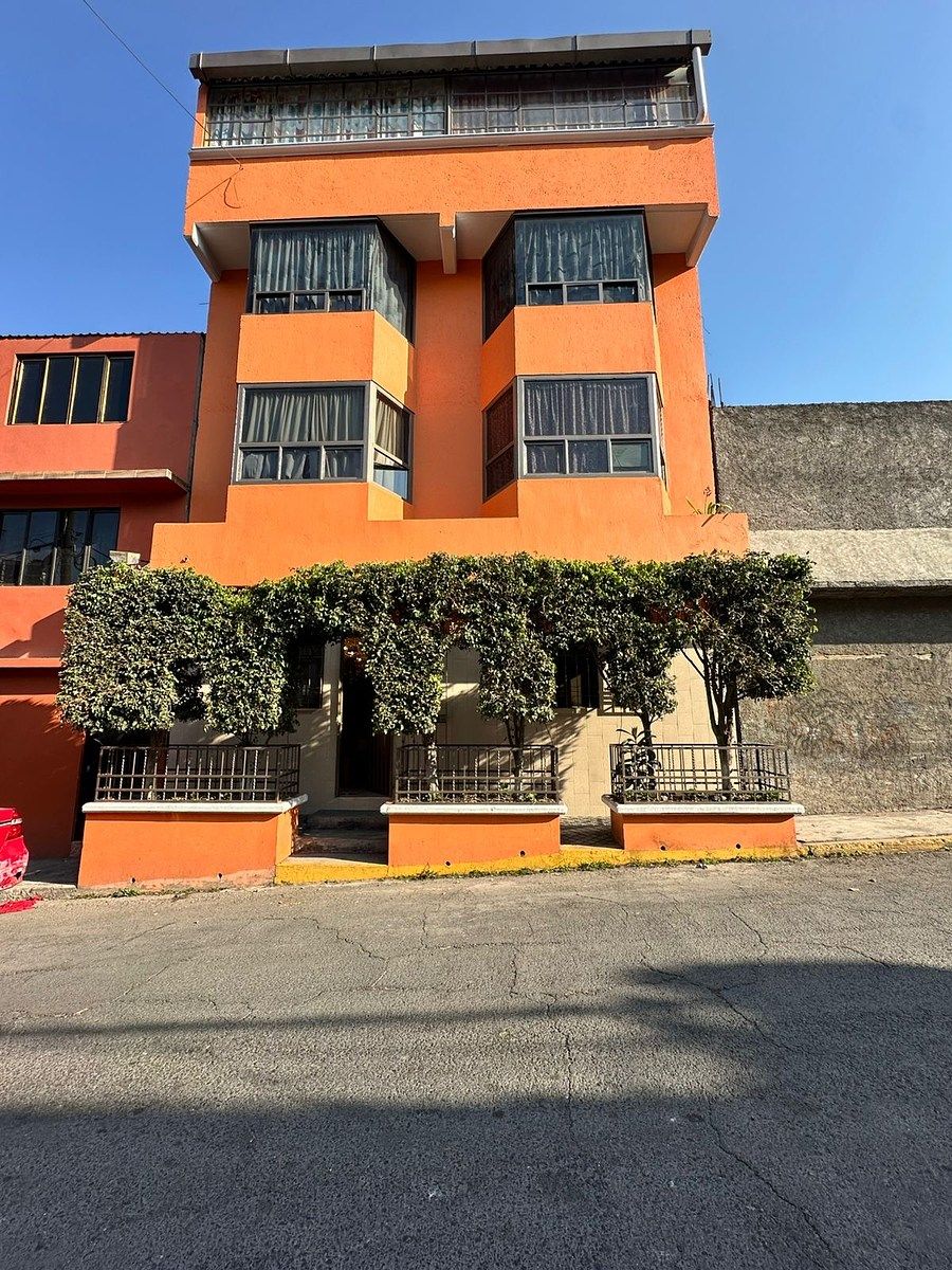1 de 10: Fachada Delantera