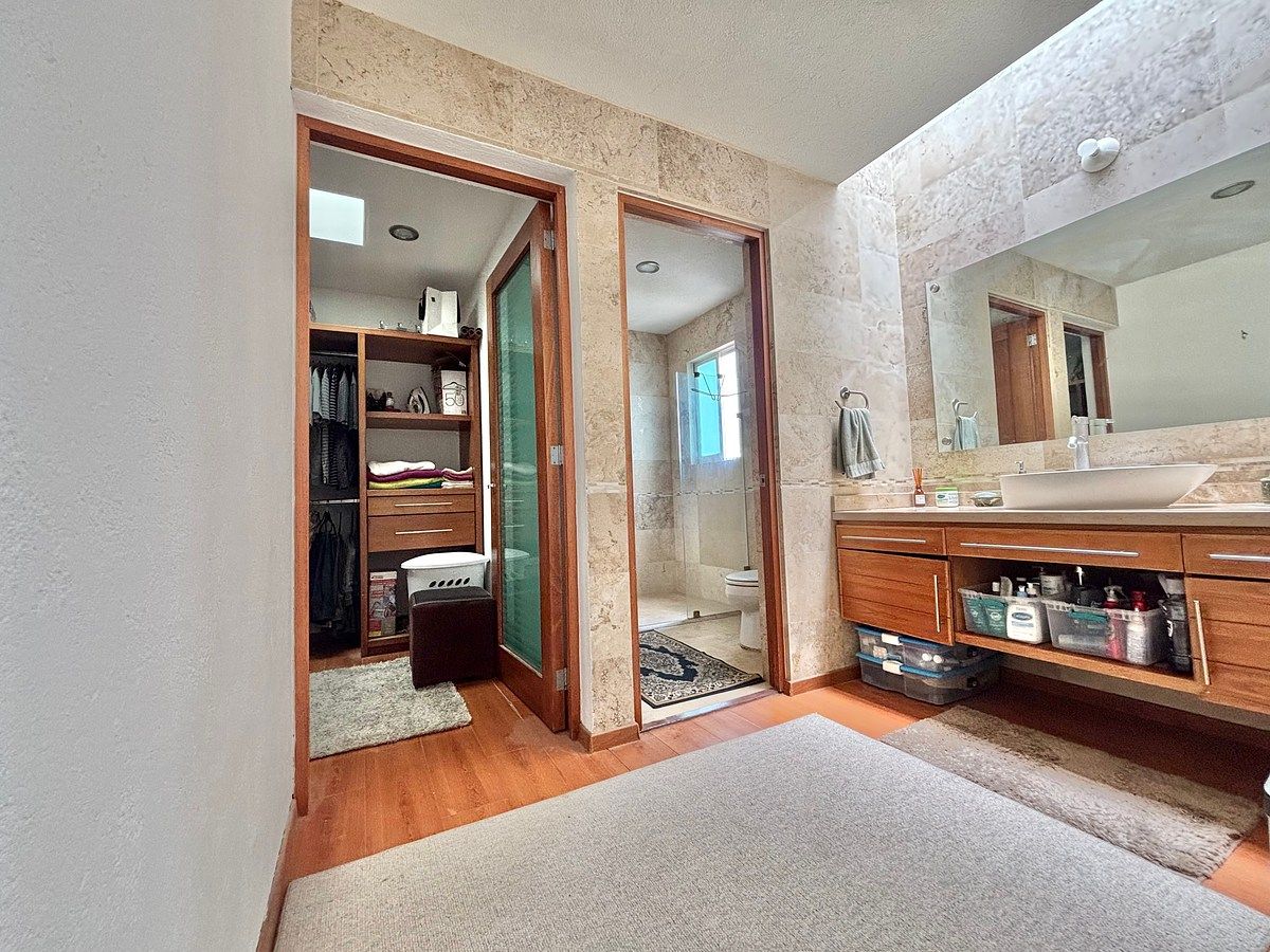 32 de 50: Con vestidor y baño completo