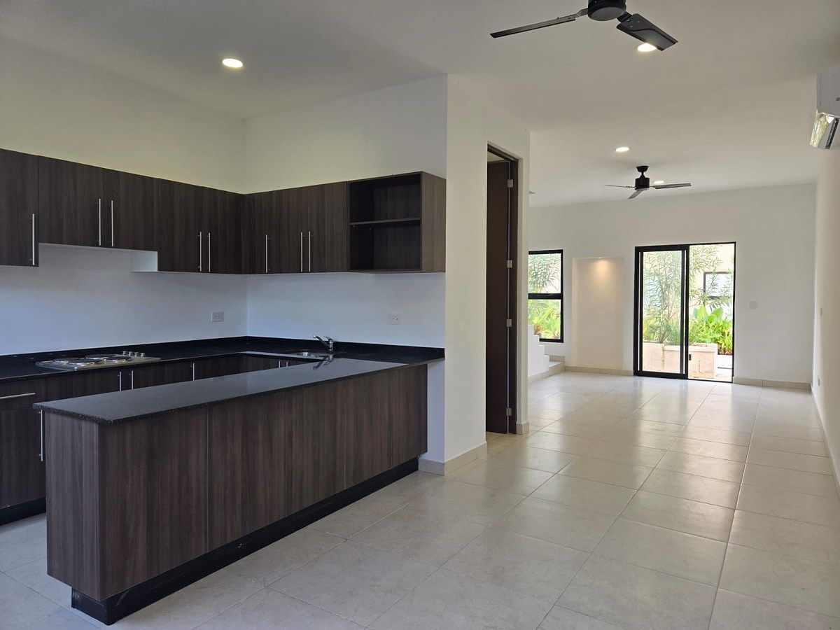Townhouse en renta o venta en OMH, foto 1 de 22