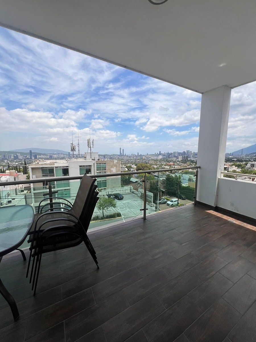 6 of 14: Balcon