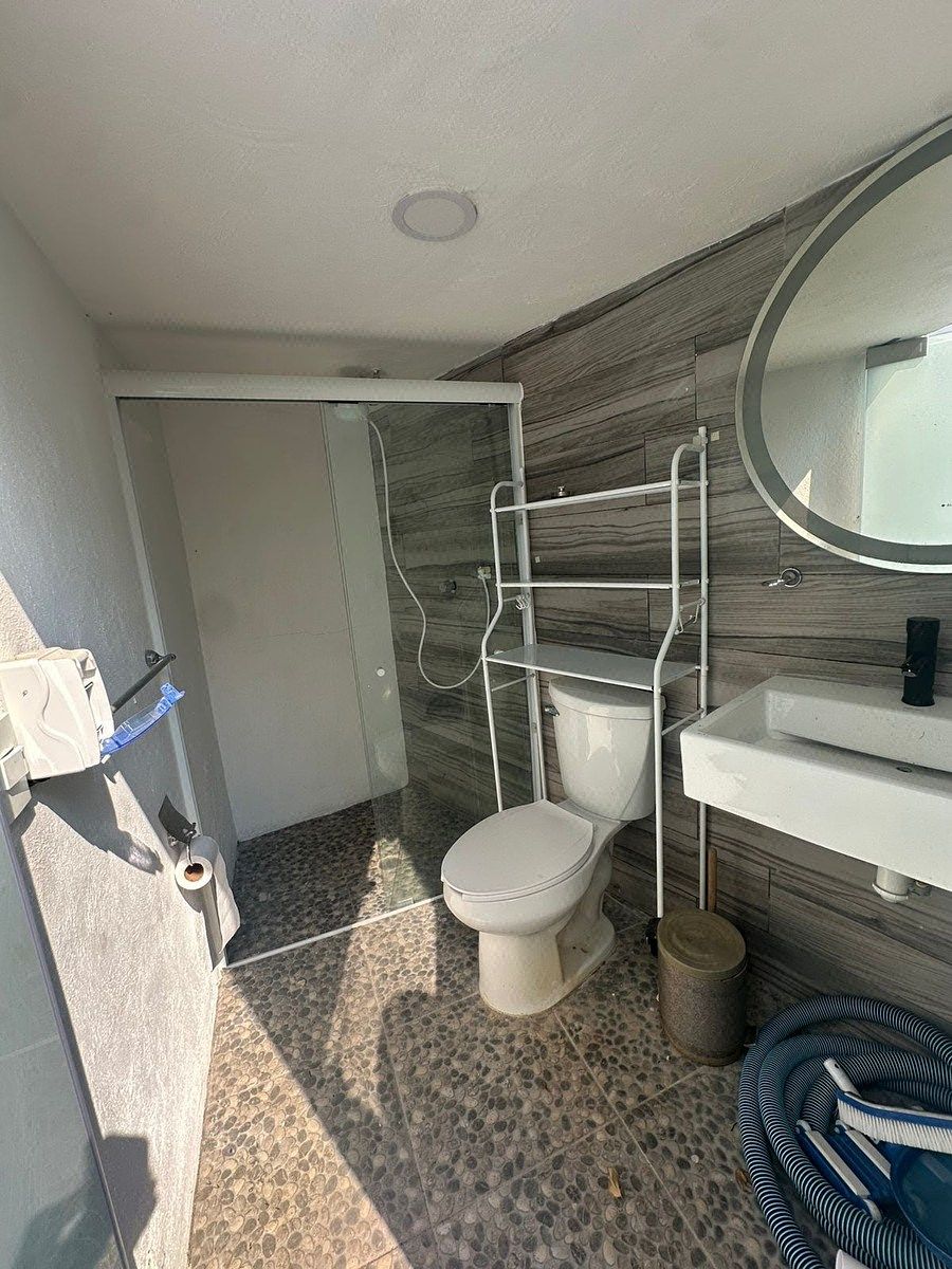19 de 35: BAÑO PARA TERRAZA