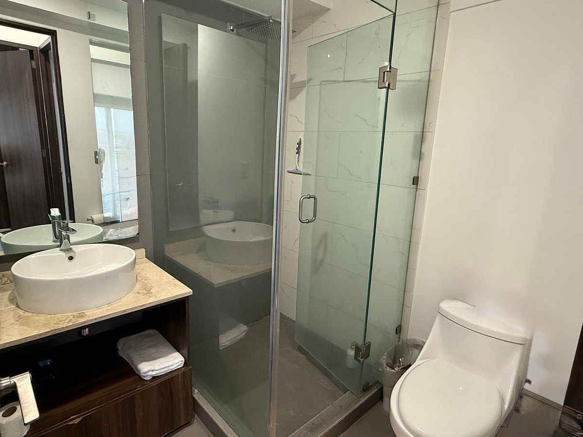 7 de 12: Baño de visitas