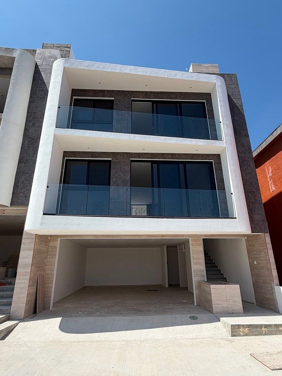 Fachada principal, photo 1 of 16