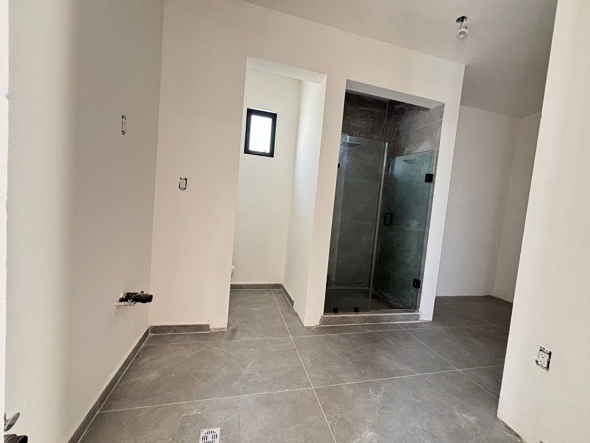 Baño recámara principal, photo 11 of 16