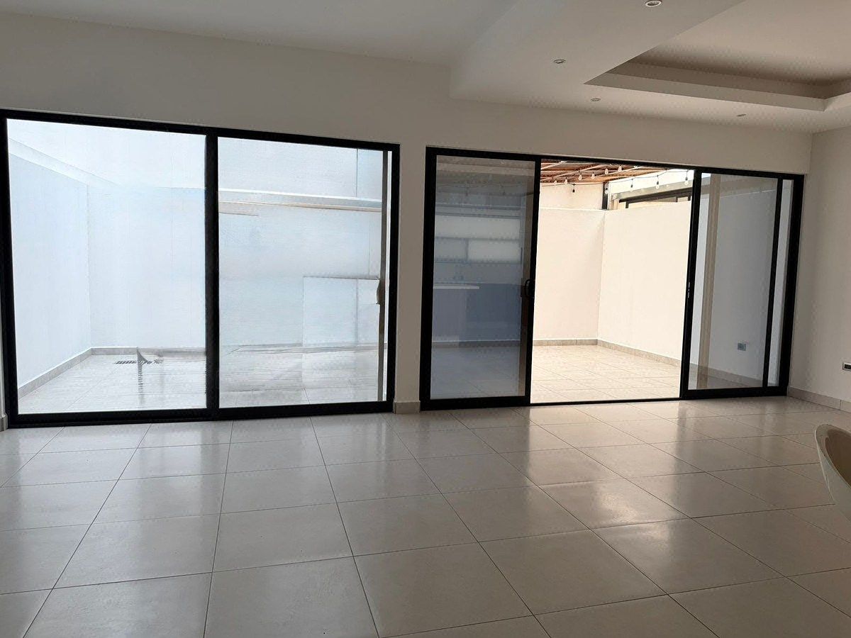 Venta de casa en Altos Juriquilla - foto 3