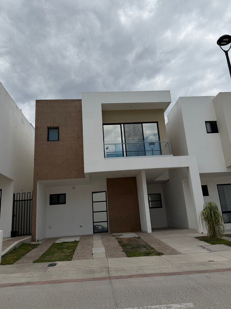 Venta de casa en Altos Juriquilla - foto 1
