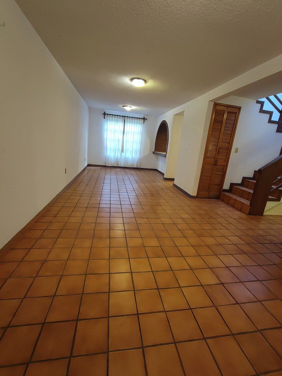 18 de 24: Sala de estar.