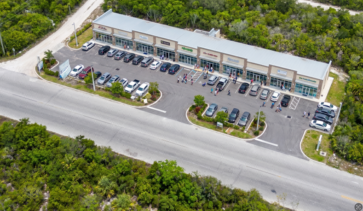 Terreno comercial con 50 m sobre avenida, en esquina. Playa San Benito km 23.