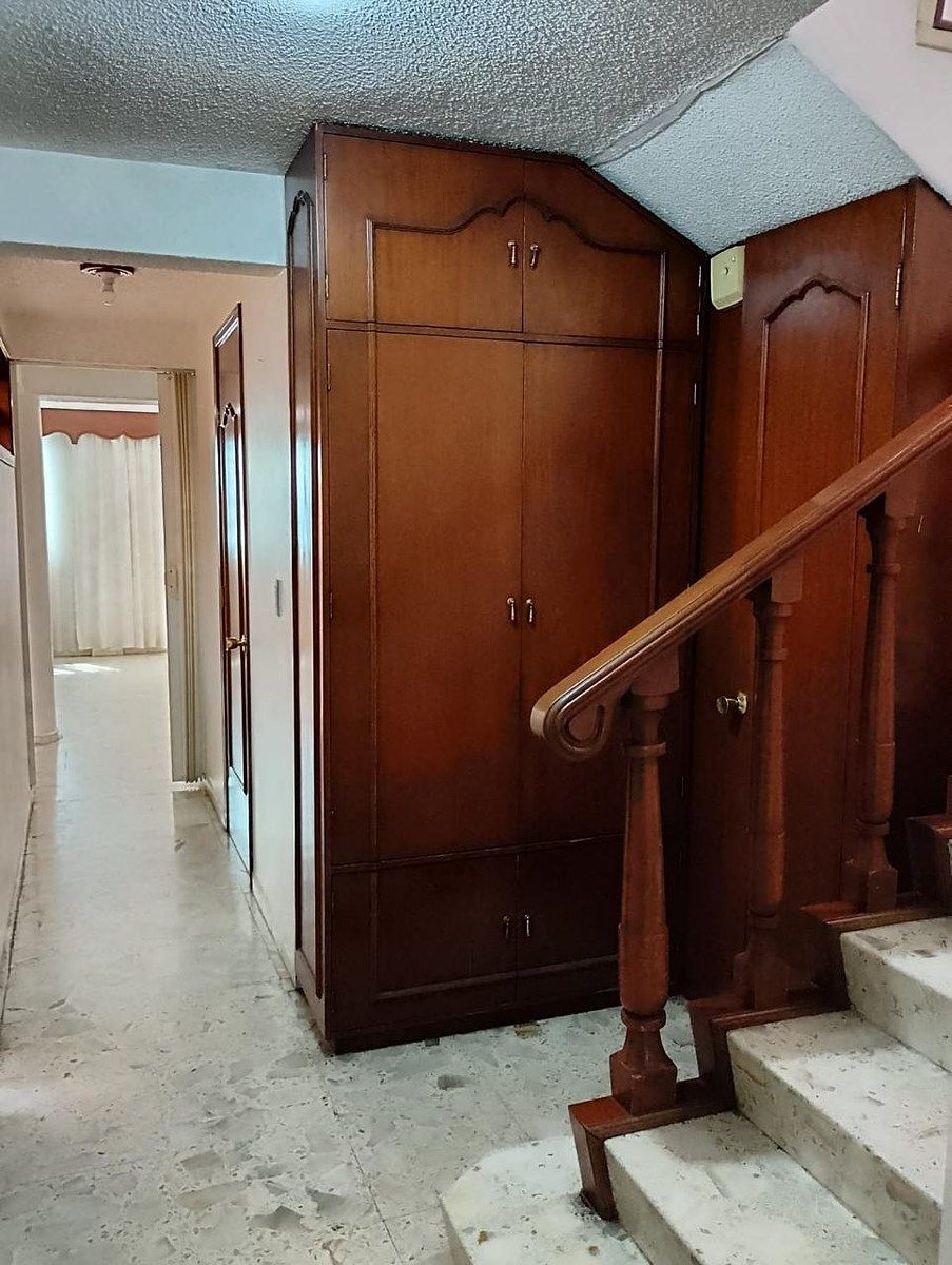 2 de 11: PASILLO ENTRADA