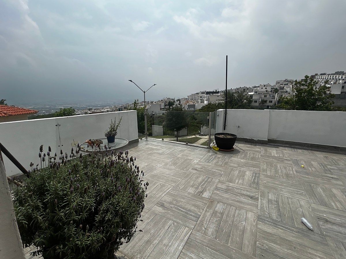 14 of 16: Terraza