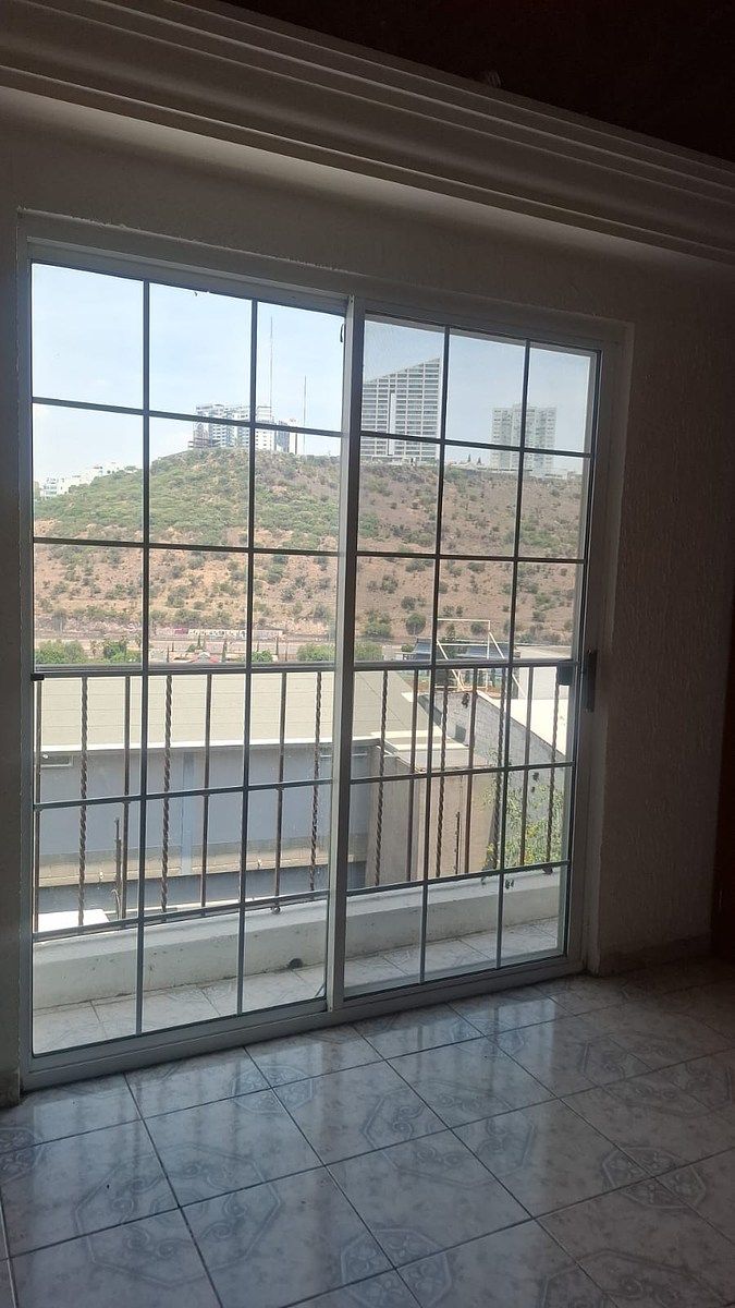12 de 40: Balcón de recámara principal