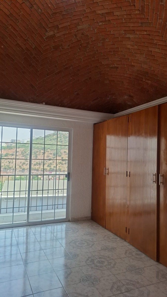 14 de 40: Closet y balcón recámara principal