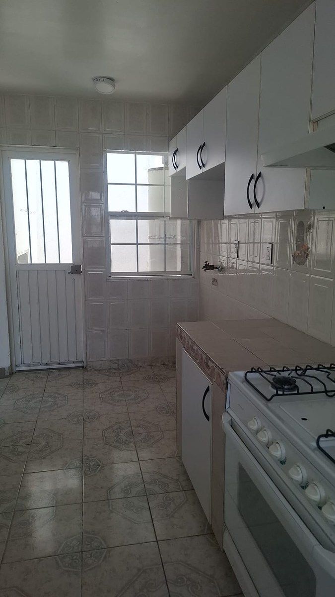 25 de 40: Cocina y acceso a área de lavado
