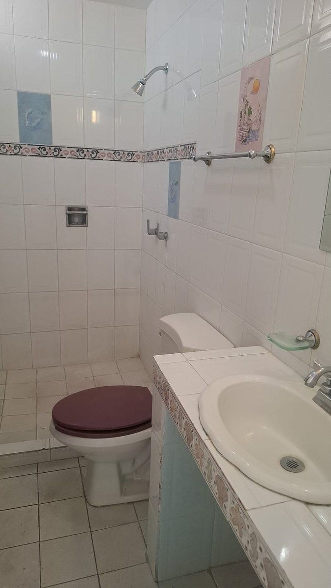 34 de 40: Baño completo compartido