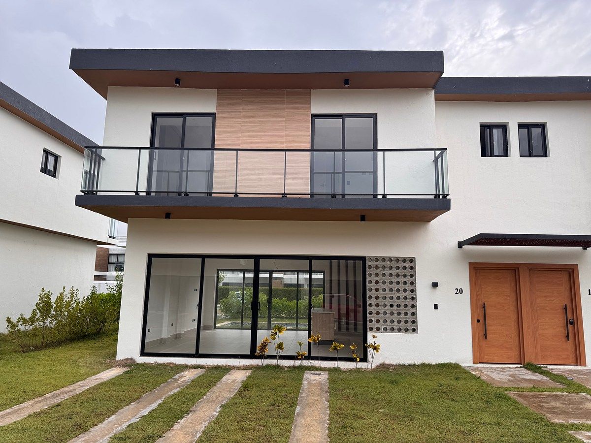 23 de 26: Fachada de la casa