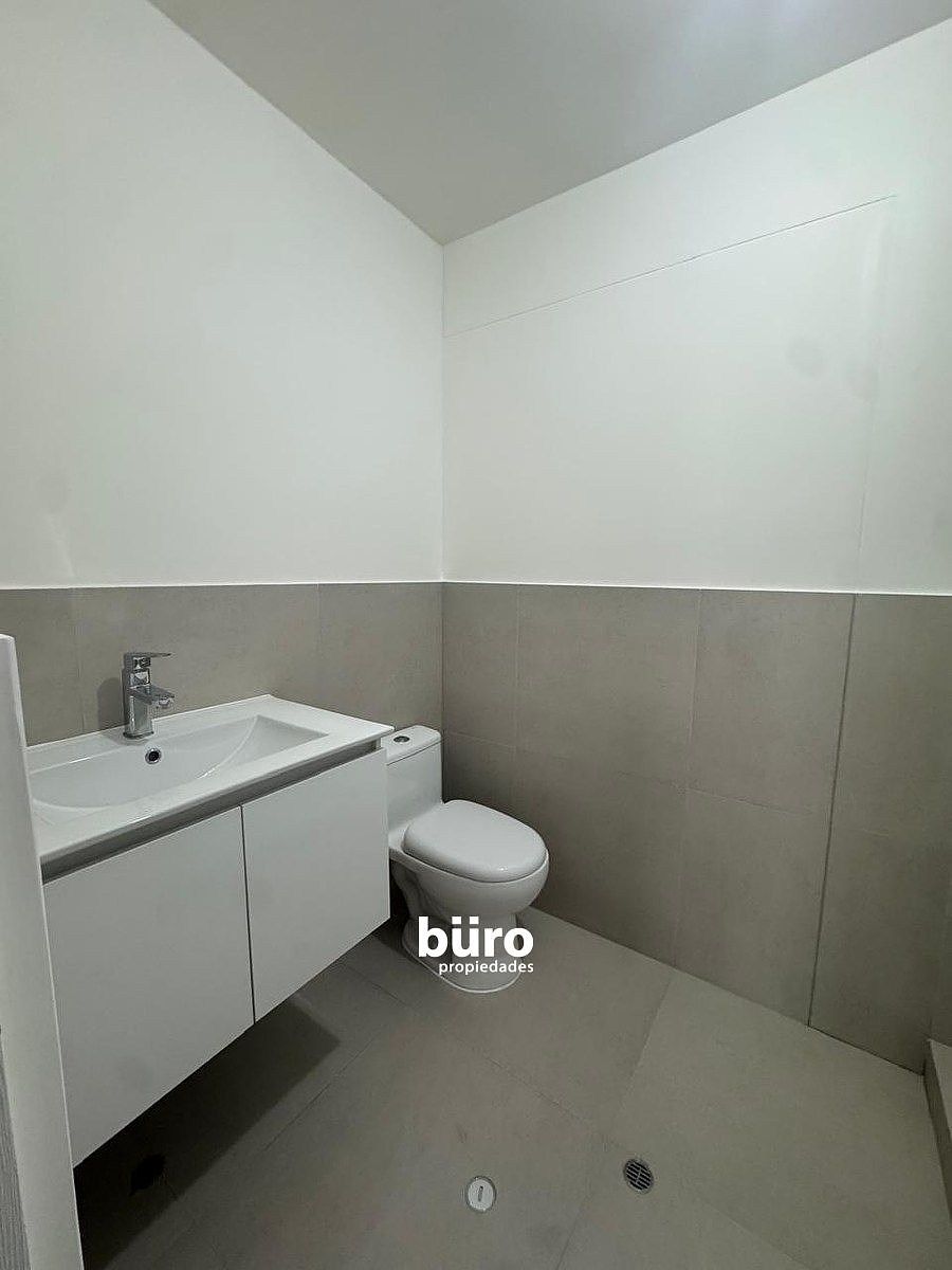 Baño Incorporado de Dormitorio Principal, foto 14 de 17