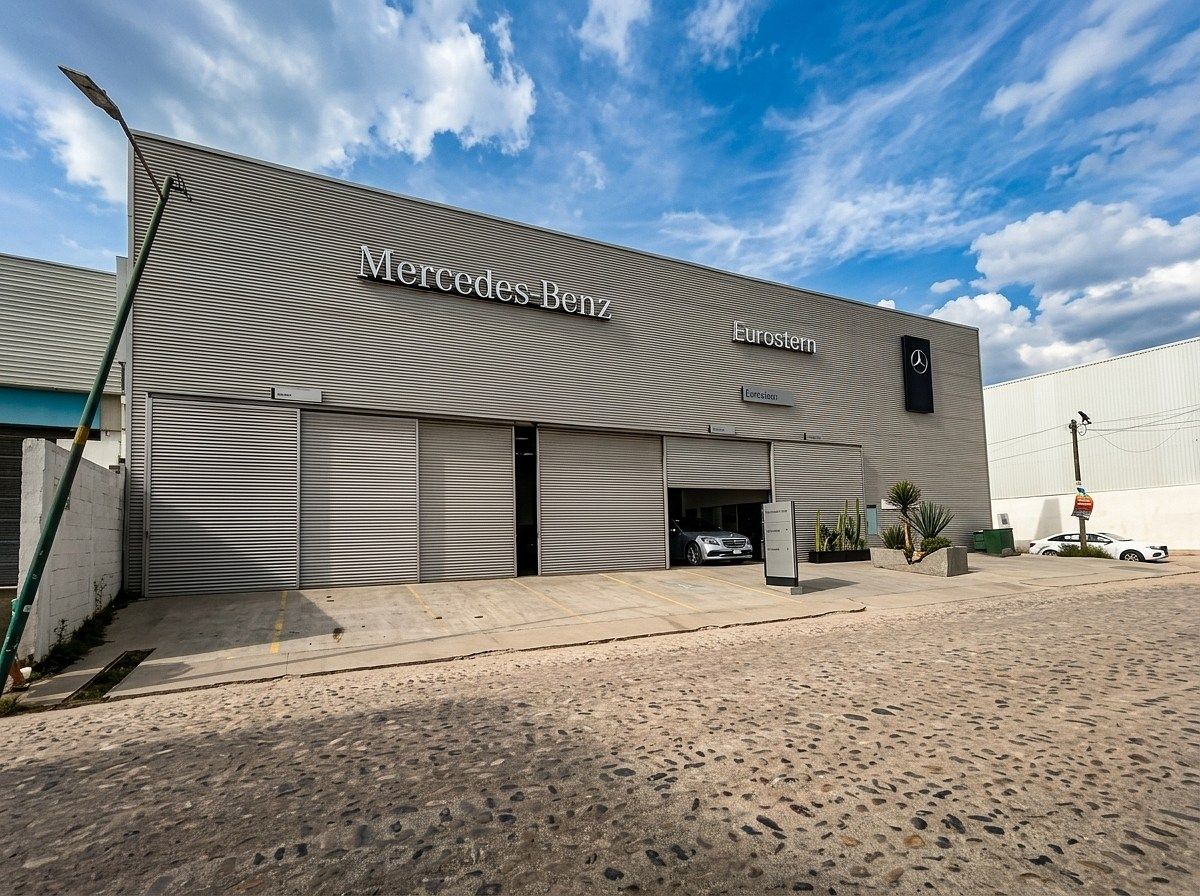 Bodega Comercial en Venta en Esquina, Puerto Vallarta - Antigua Mercedes Benz, foto 1 de 35