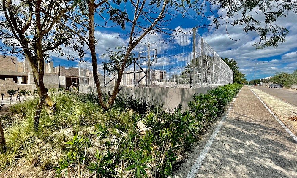 Terreno en Venta en Privada Praderas del Mayab con Casa Club y Amenidades