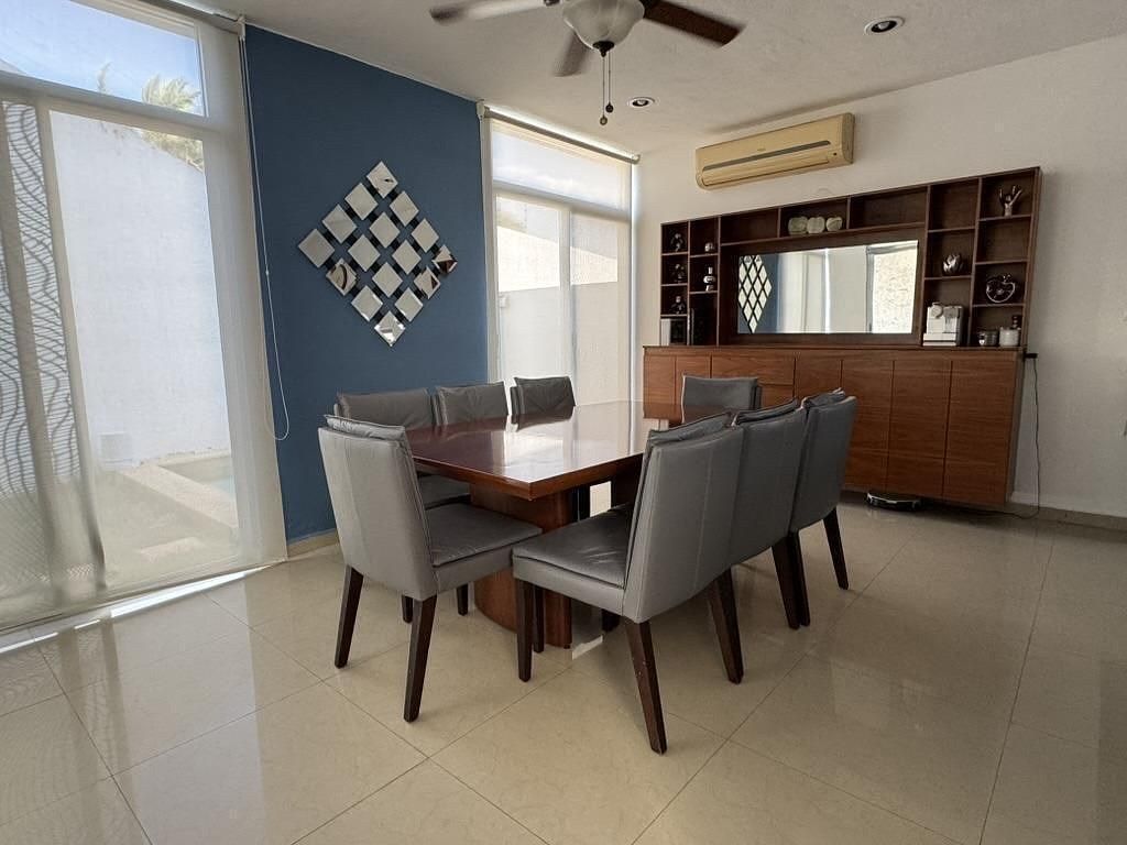 Casa en esquina, venta en Mérida, privada Santa Gertrudis copó. Paneles solares - foto 3