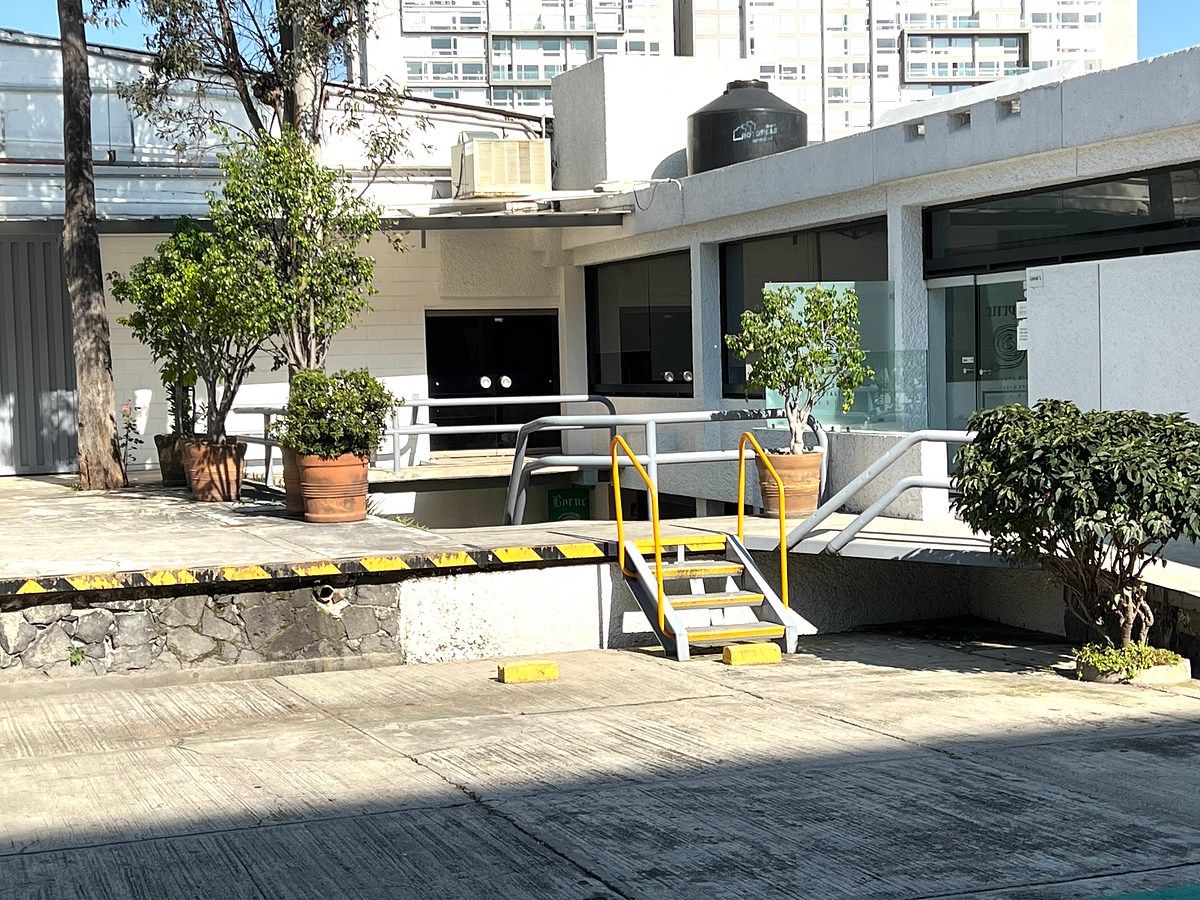 11 of 15: Acceso a la bodega por eamoa