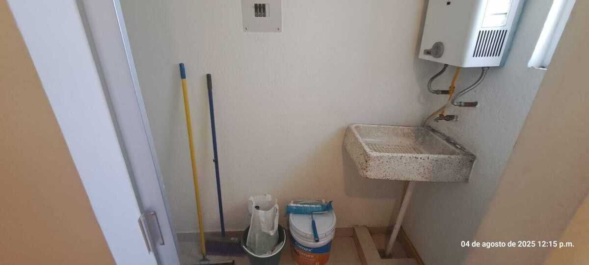 7 de 26: Cuarto de lavado con ventilación natural