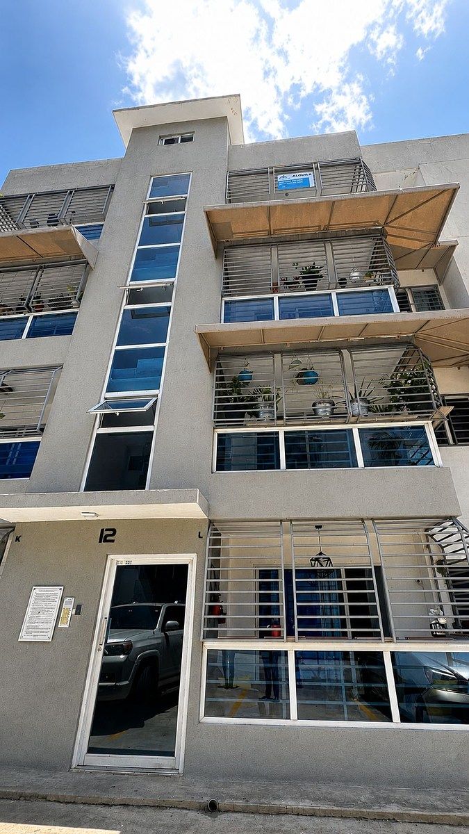 Hermoso apartamento en el Residencial Amalia, foto 1 de 8
