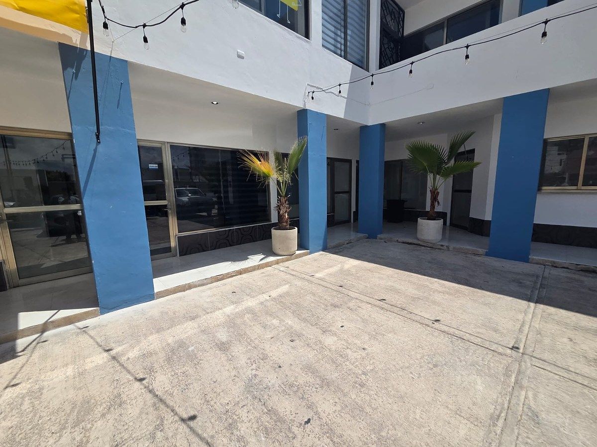 RENTA DE LOCAL COMERCIAL SOBRE AVENIDA EN ALTABRISA MERIDA, foto 1 de 15