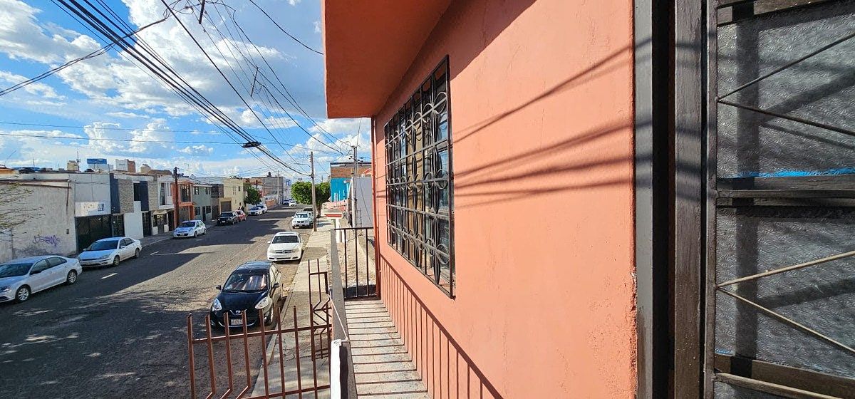 Casa en Venta con Local Comercial Cerca de la Zona Centro