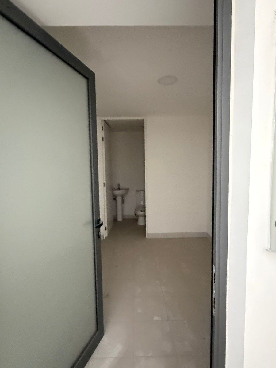 28 de 41: Cuarto y baño de servicio