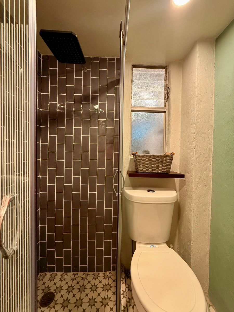 19 de 48: BAÑO COMPLETO VISITAS