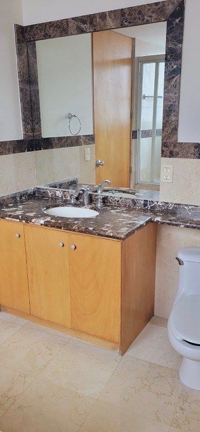 Baño, photo 3 of 8