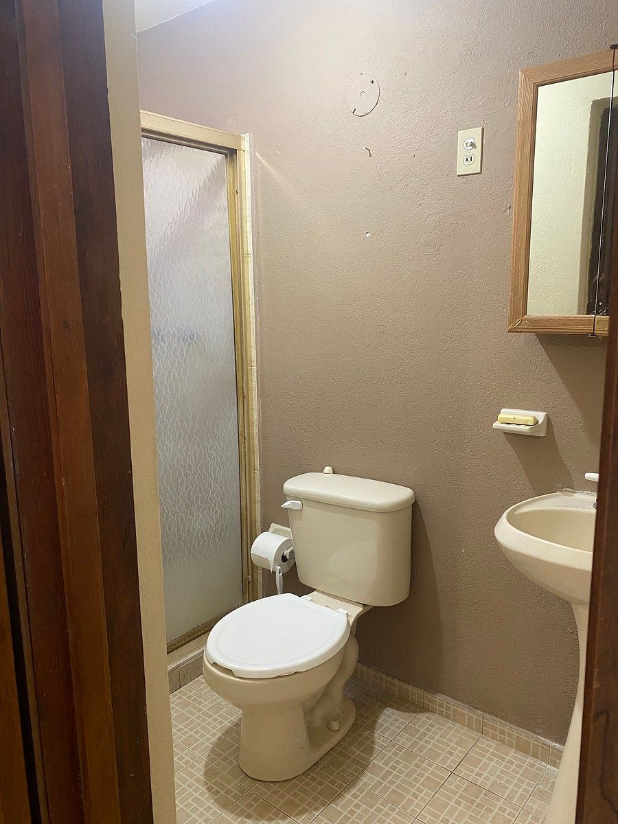 Baño Recamara principal planta baja, photo 8 of 21