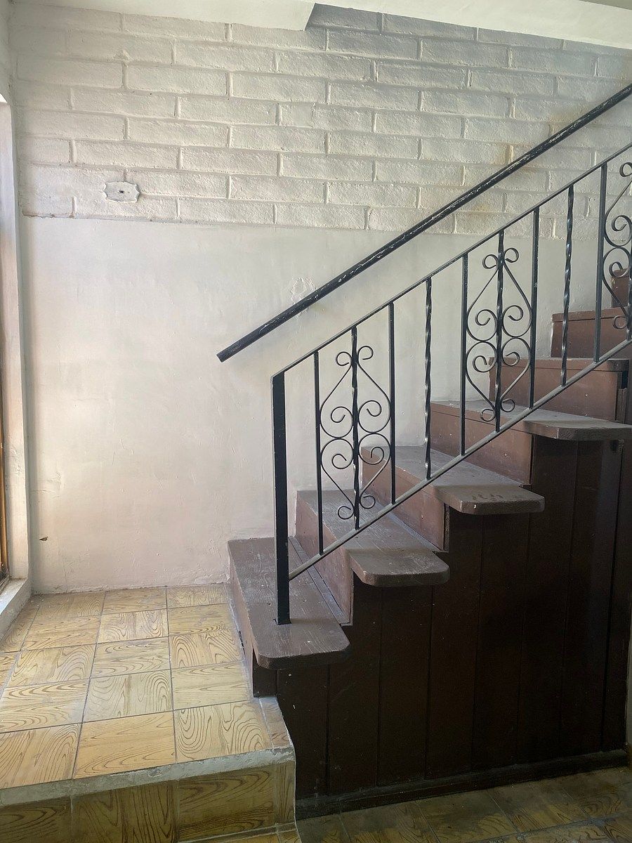 Escaleras hacia planta alta, photo 14 of 21