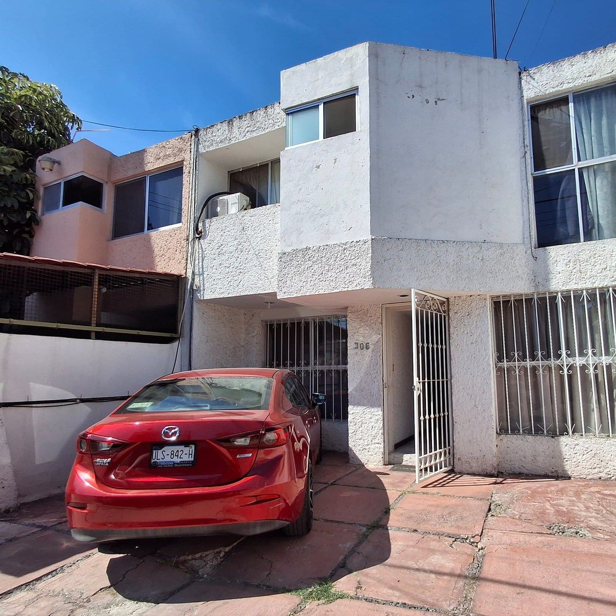 6 of 23: FACHADA