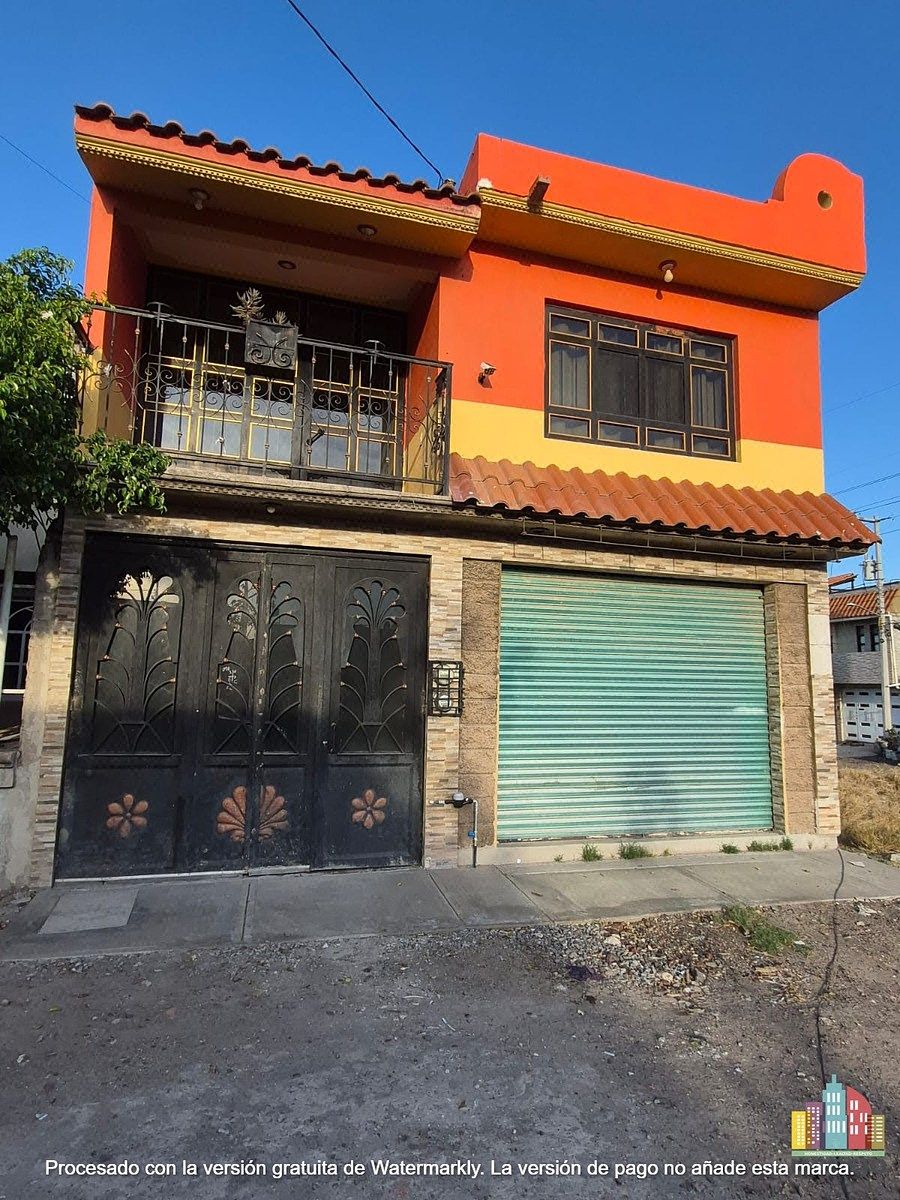 Se Vende Casa Amplia con Local