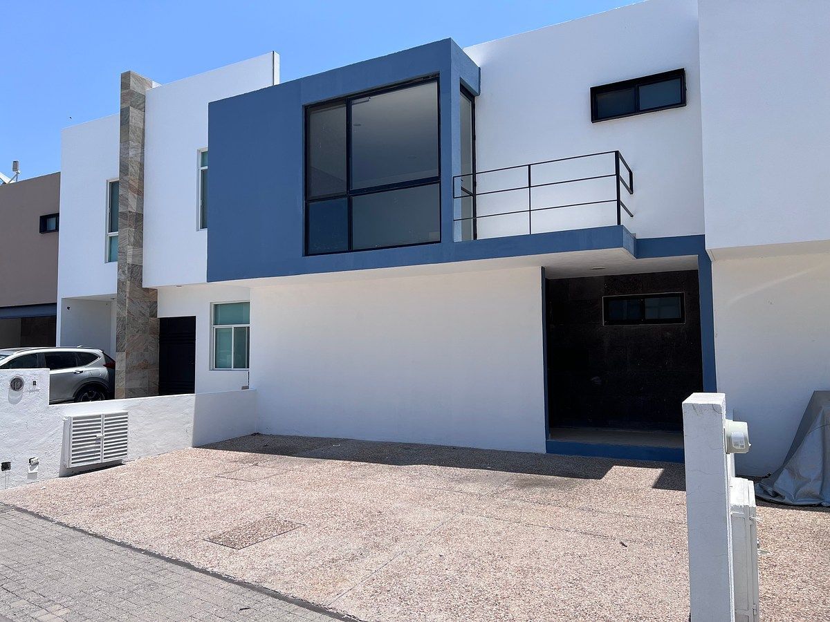 Casa Venta Privada Lucepolis Milenio III Querétaro Con cuarto servicio - foto 1