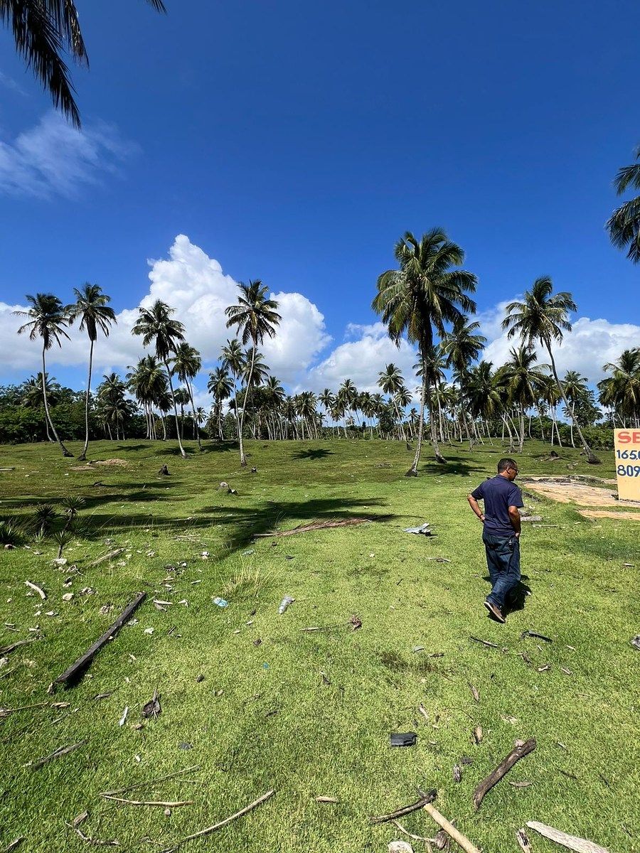 Terreno con frente de playa y acceso por autopista Nagua–Cabrera, foto 1 de 10