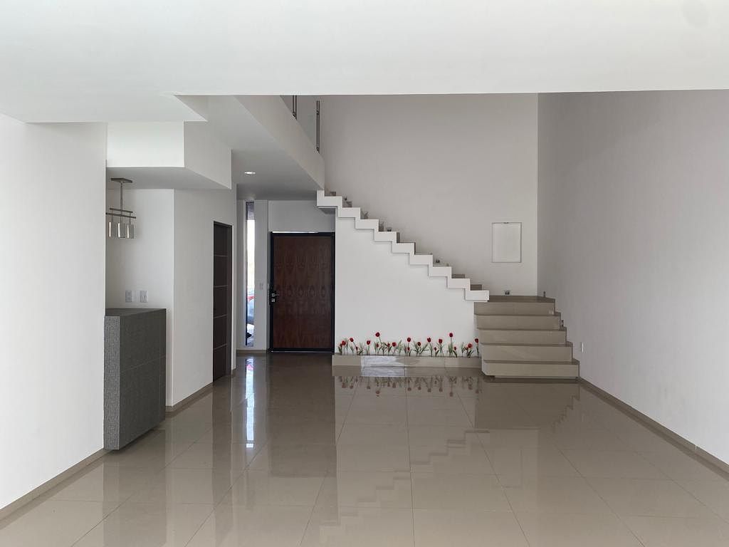 Casa en venta en Juriquilla, Cumbres del Lago con alberca