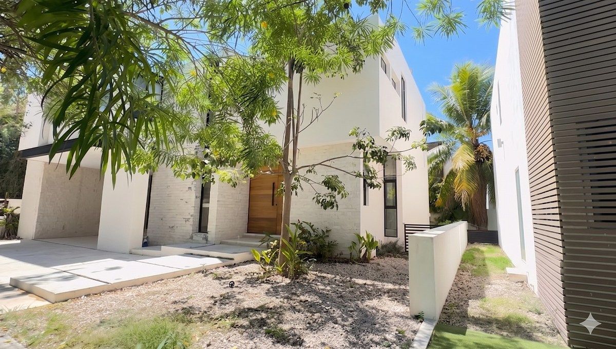 CASA À VENDA NO YUCATÁN COUNTRY CLUB, foto 1 de 21
