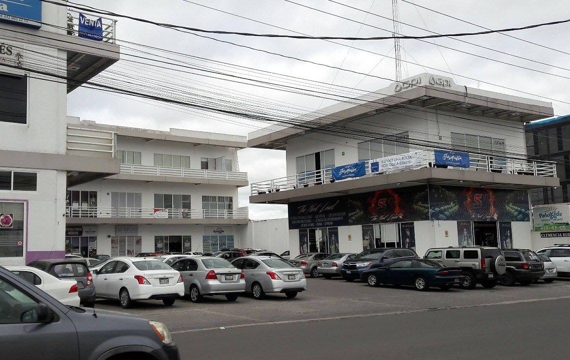Locales Comerciales en Venta en Juriquilla Qro. en 2 Piso con Elevador, foto 1 de 17